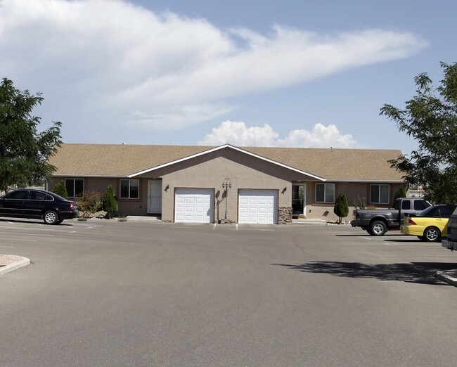 1069-1073 E Saxony Dr in Pueblo, CO - Foto de edificio - Building Photo