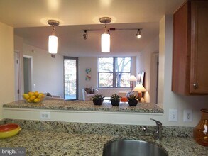 11800 Sunset Hills Rd in Reston, VA - Building Photo - Building Photo