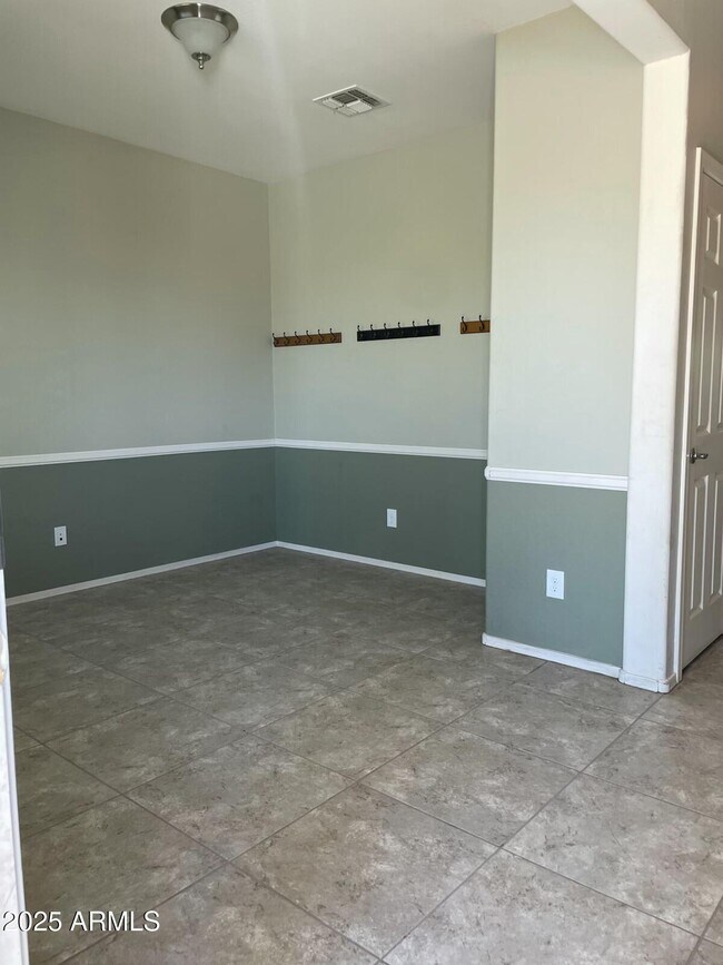 7230 W Southgate Ave in Phoenix, AZ - Building Photo - Building Photo