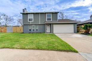 7411 Trabajo Dr in Houston, TX - Building Photo