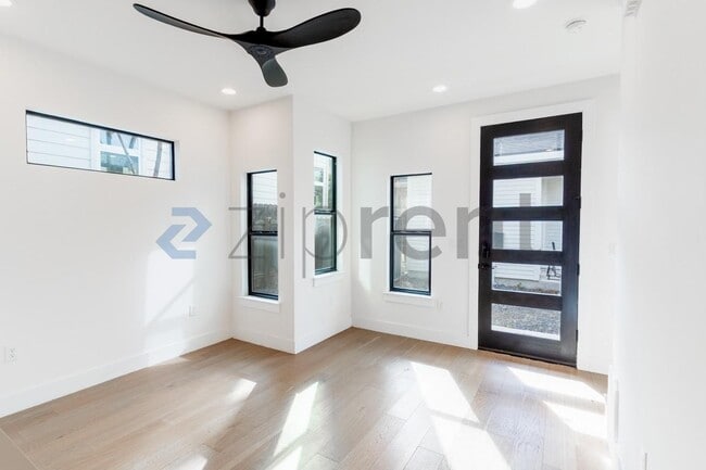 2916 E 13th St in Austin, TX - Foto de edificio - Building Photo