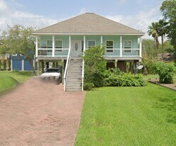 909 Grunewald Ave in Seabrook, TX - Building Photo