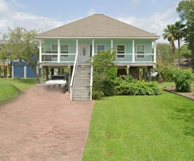 property at 909 Grunewald Ave