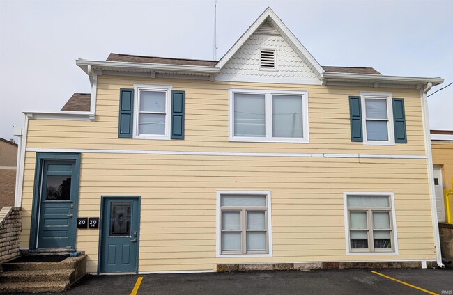 property at 210 E Mulberry St