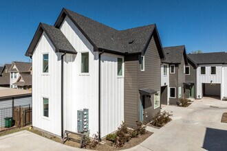 4127 E 12th St in Austin, TX - Foto de edificio - Building Photo