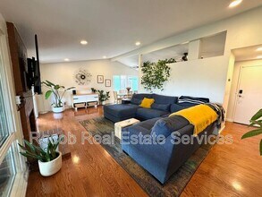 3452 Lockwood Dr in San Diego, CA - Building Photo - Building Photo