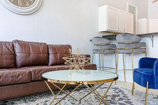 1208 Carondelet St in New Orleans, LA - Building Photo