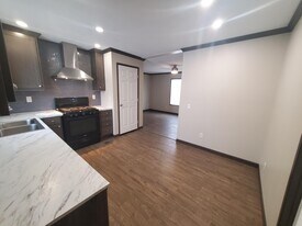 6 Swallow Ct in Orion Township, MI - Building Photo