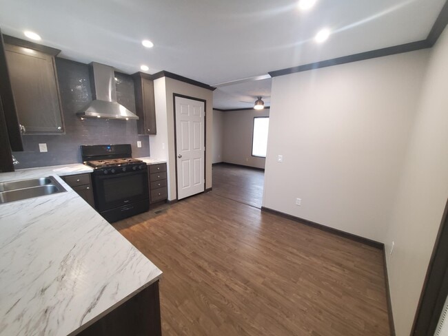 property at 6 Swallow Ct