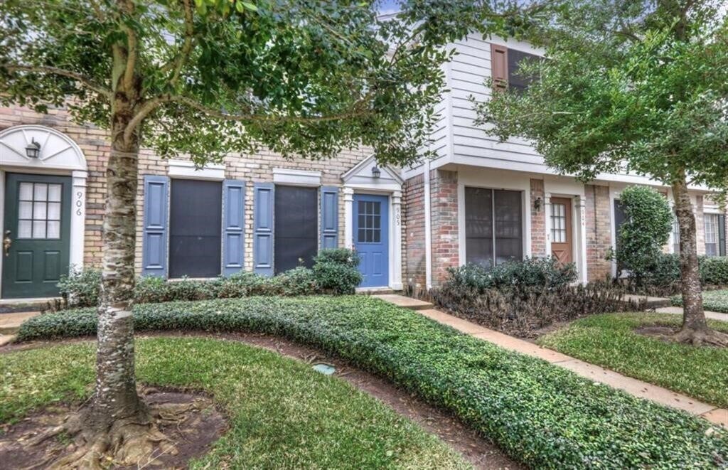 2810 Grants Lake Blvd in Sugar Land, TX - Building Photo