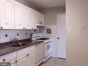 8000 Chanute Pl-Unit -14 in Falls Church, VA - Building Photo - Building Photo