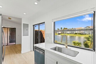 6225 NW 171st St in Hialeah, FL - Building Photo - Building Photo