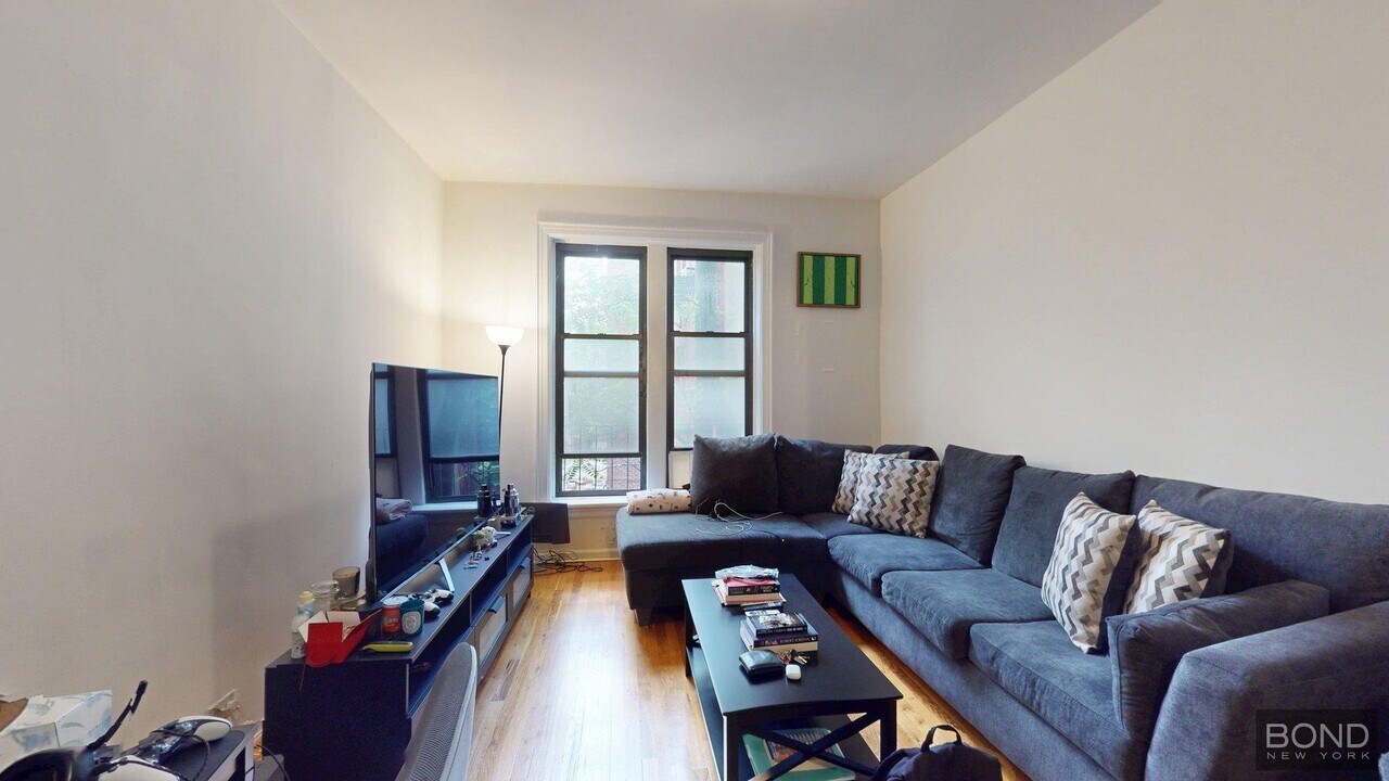 1293 1st Ave in New York, NY - Building Photo