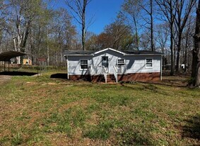 213 Walker Dr in Lincolnton, NC - Building Photo