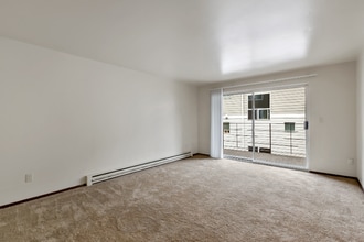 5515 15th Ave NE, Unit 302 in Seattle, WA - Building Photo - Building Photo