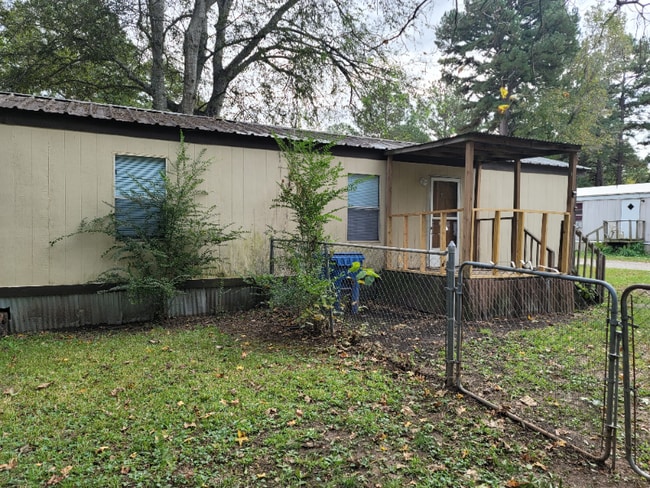 413 Miller St in White Oak, TX - Building Photo - Building Photo