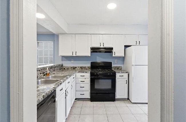 Room in Townhome on Glynn Oaks Dr