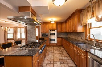 44 Sterling Ave in Harrison, NY - Building Photo - Building Photo
