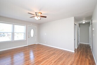 647 Bellaire Ct in Cincinnati, OH - Building Photo - Building Photo