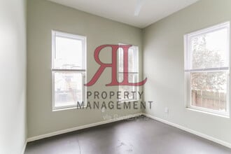 821 Oak St in Columbus, OH - Building Photo - Building Photo