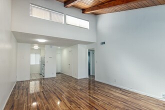 20134 Leadwell St in Los Angeles, CA - Foto de edificio - Building Photo