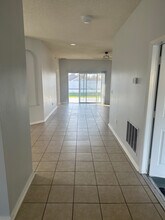 1733 Manchurian St in Groveland, FL - Foto de edificio - Building Photo