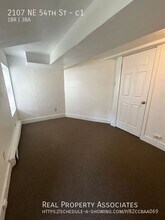 2107 NE 54th St in Seattle, WA - Building Photo - Building Photo