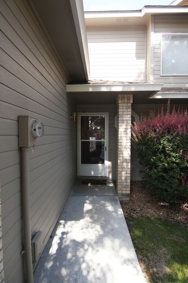 240 E Elwood Ln in Boise, ID - Building Photo - Building Photo