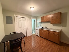 231 Main St in Brandenburg, KY - Foto de edificio - Building Photo