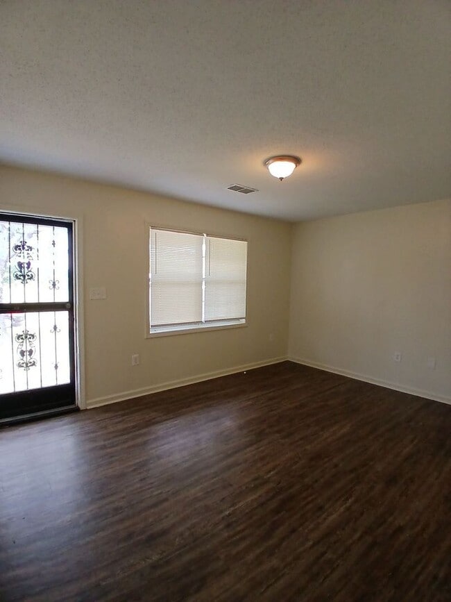 819 W Raines Rd in Memphis, TN - Building Photo - Building Photo