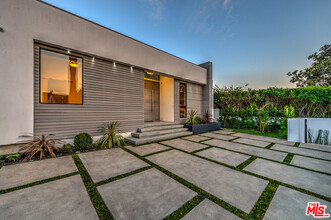 658 N Edinburgh Ave in West Hollywood, CA - Building Photo - Building Photo