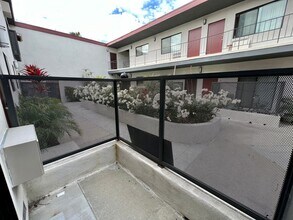 3510 Clarington Ave in Los Angeles, CA - Building Photo - Building Photo
