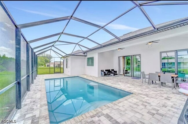 property at 3222 SW Santa Barbara Pl