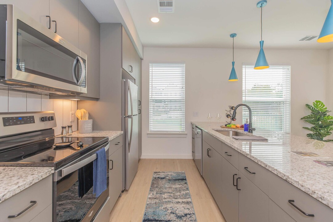 Hycohen Residency in Houston, TX - Building Photo