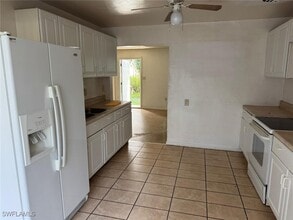 2217 Jackson St in Ft. Myers, FL - Foto de edificio - Building Photo
