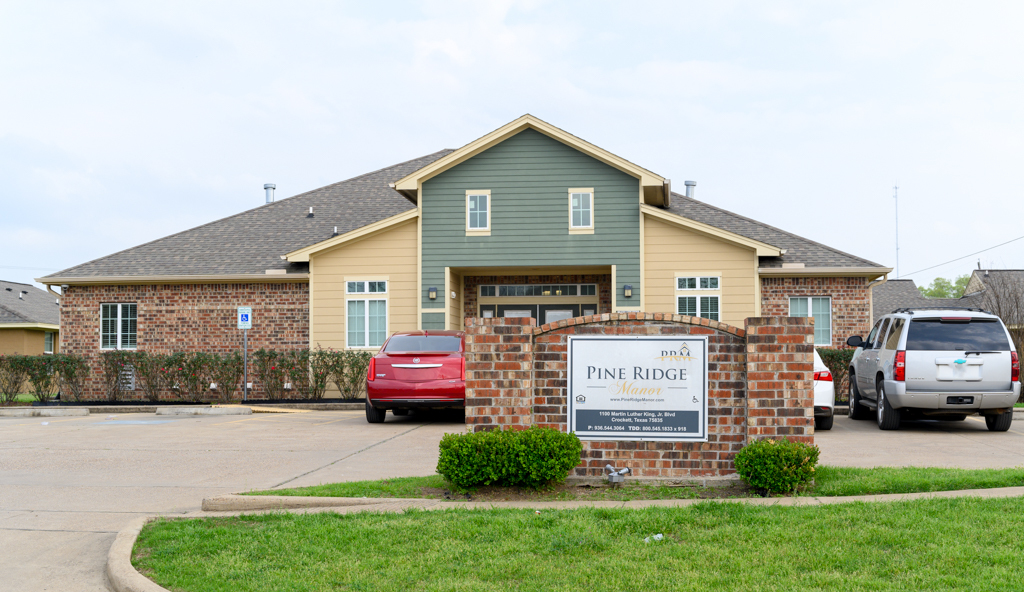 Pine Ridge Manor in Crockett, TX - Building Photo