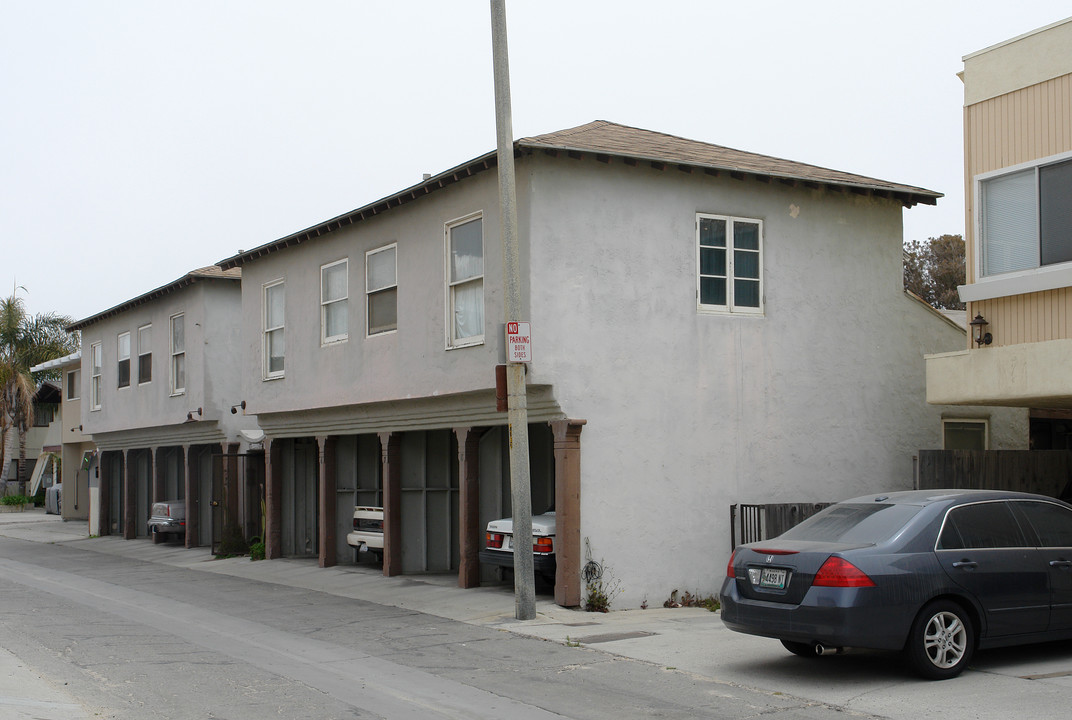 1158-1172 Pittsfield Ln in Ventura, CA - Building Photo