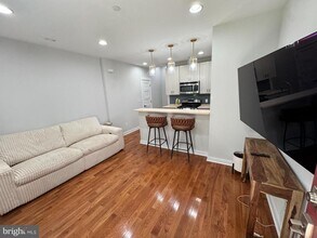 901 S Schell St in Philadelphia, PA - Building Photo - Building Photo
