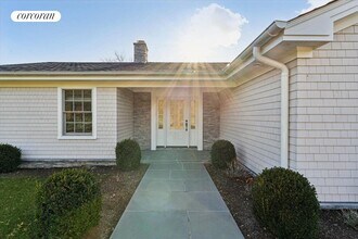 275 Mill Rd in Westhampton Beach, NY - Foto de edificio - Building Photo