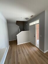 29033 Whitby Dr, Unit 1 in Romulus, MI - Foto de edificio - Building Photo