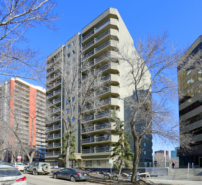 Tower On The Park in Edmonton, AB - Building Photo - Primary Photo