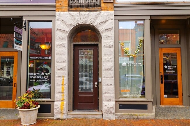 64 E Market St, Unit 202 in Corning, NY - Building Photo - Building Photo