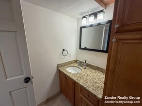 250 Dudley St, Unit #1 in Boston, MA - Foto de edificio - Building Photo