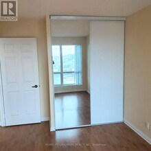 8 Lee Centre Dr in Toronto, ON - Building Photo - Building Photo