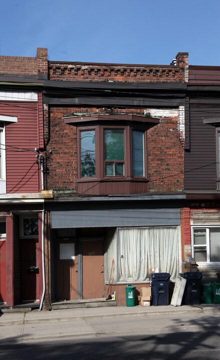 2555 Dundas St W in Toronto, ON - Building Photo