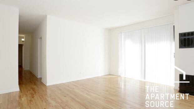 4242 N Sheridan Rd, Unit 102 in Chicago, IL - Building Photo - Building Photo