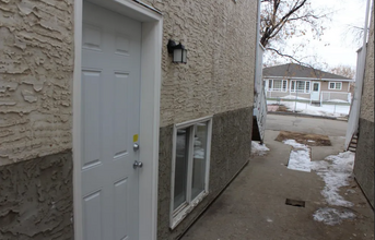 543 Wascana St in Regina, SK - Building Photo - Building Photo