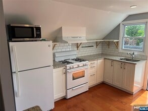 12-72-72 5th St in Fair Lawn, NJ - Building Photo - Building Photo