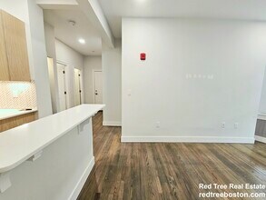 35 Queensberry St, Unit 36 #1 in Boston, MA - Building Photo - Building Photo