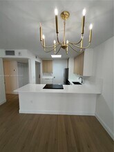 325 Ocean Dr, Unit 523 in Miami Beach, FL - Building Photo - Building Photo